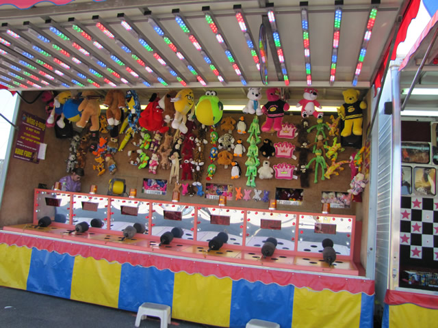 Hawkins Amusement Rides: Games